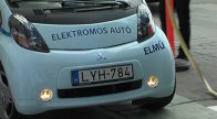 Új elektromos töltőoszlopot adtak át Budapesten